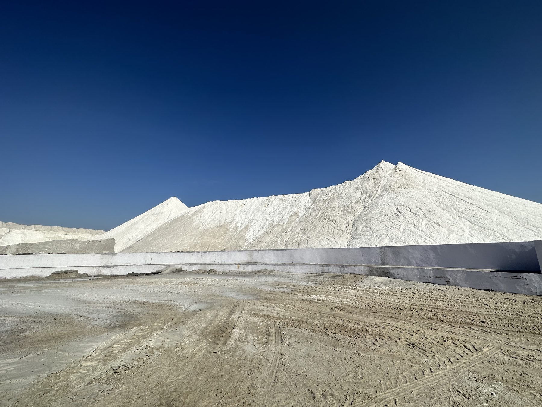 Salt stockpile range under open sky